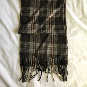 Geoffrey Beene 100% cashmere scarf